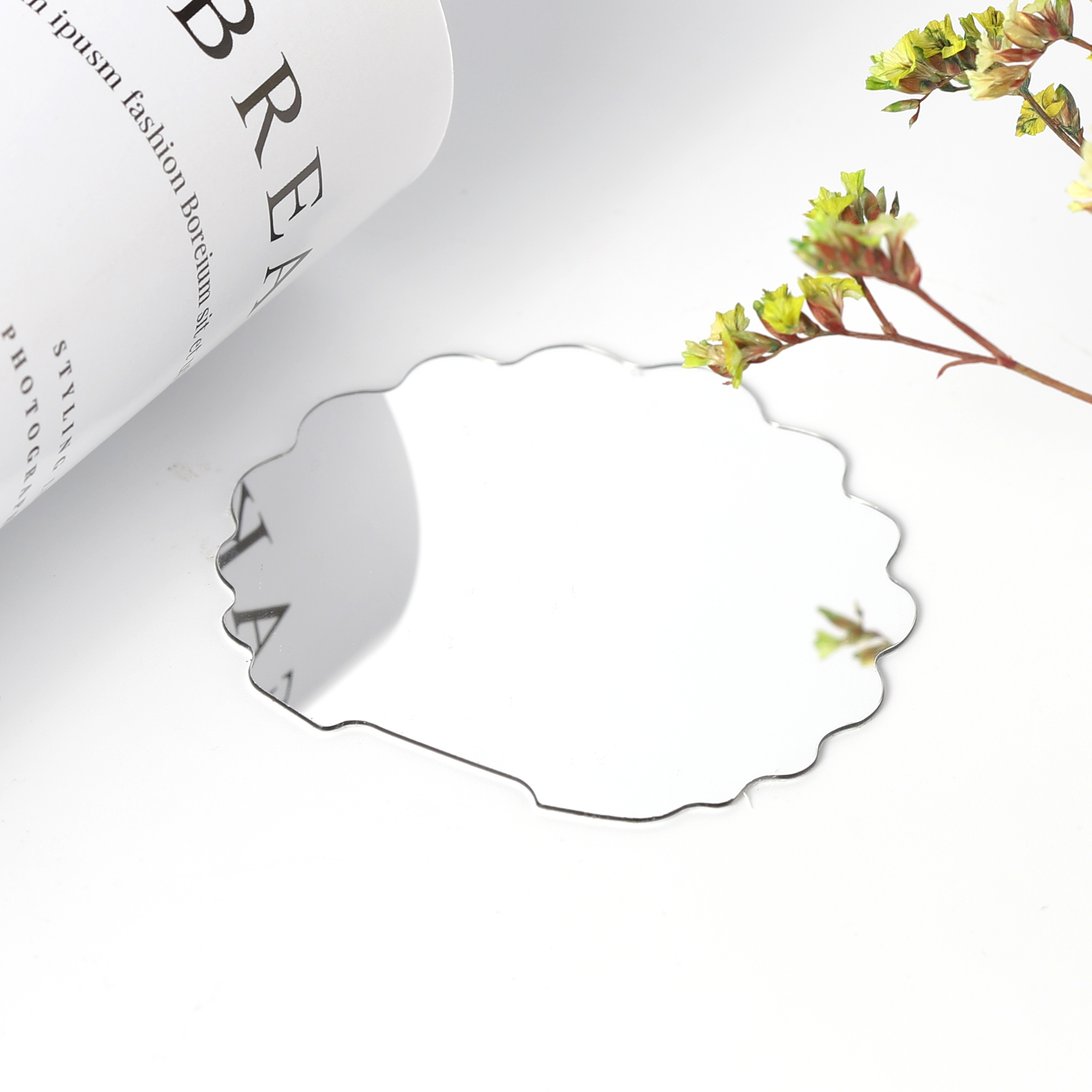 透视未来：亚克力镜的科技创新与美学融合